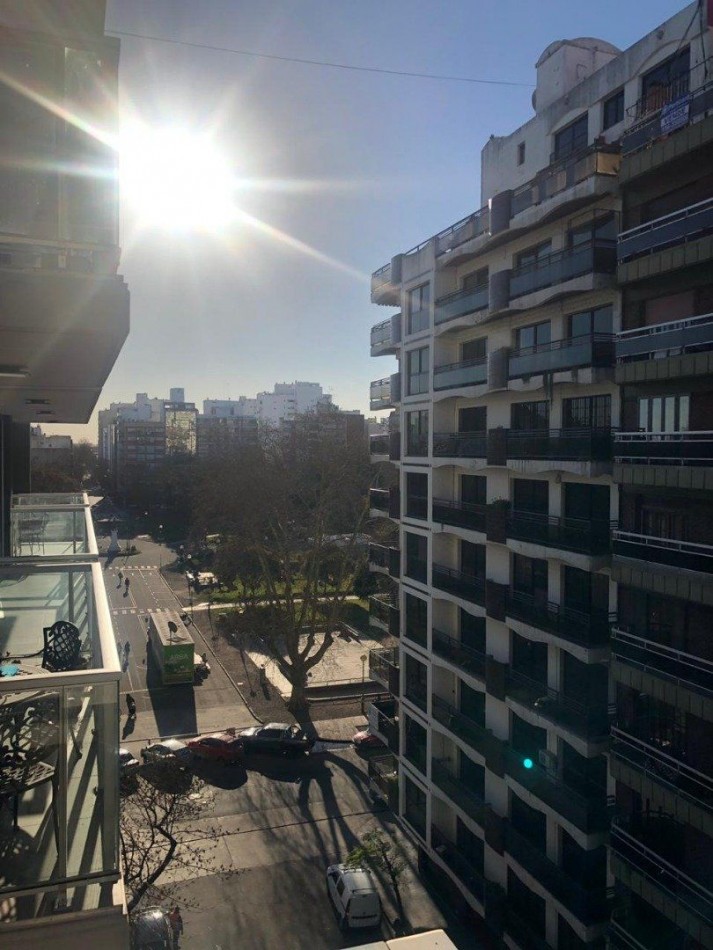 PISO EN PLAZA MITRE CON DOBLE COCHERA Y BAULERA