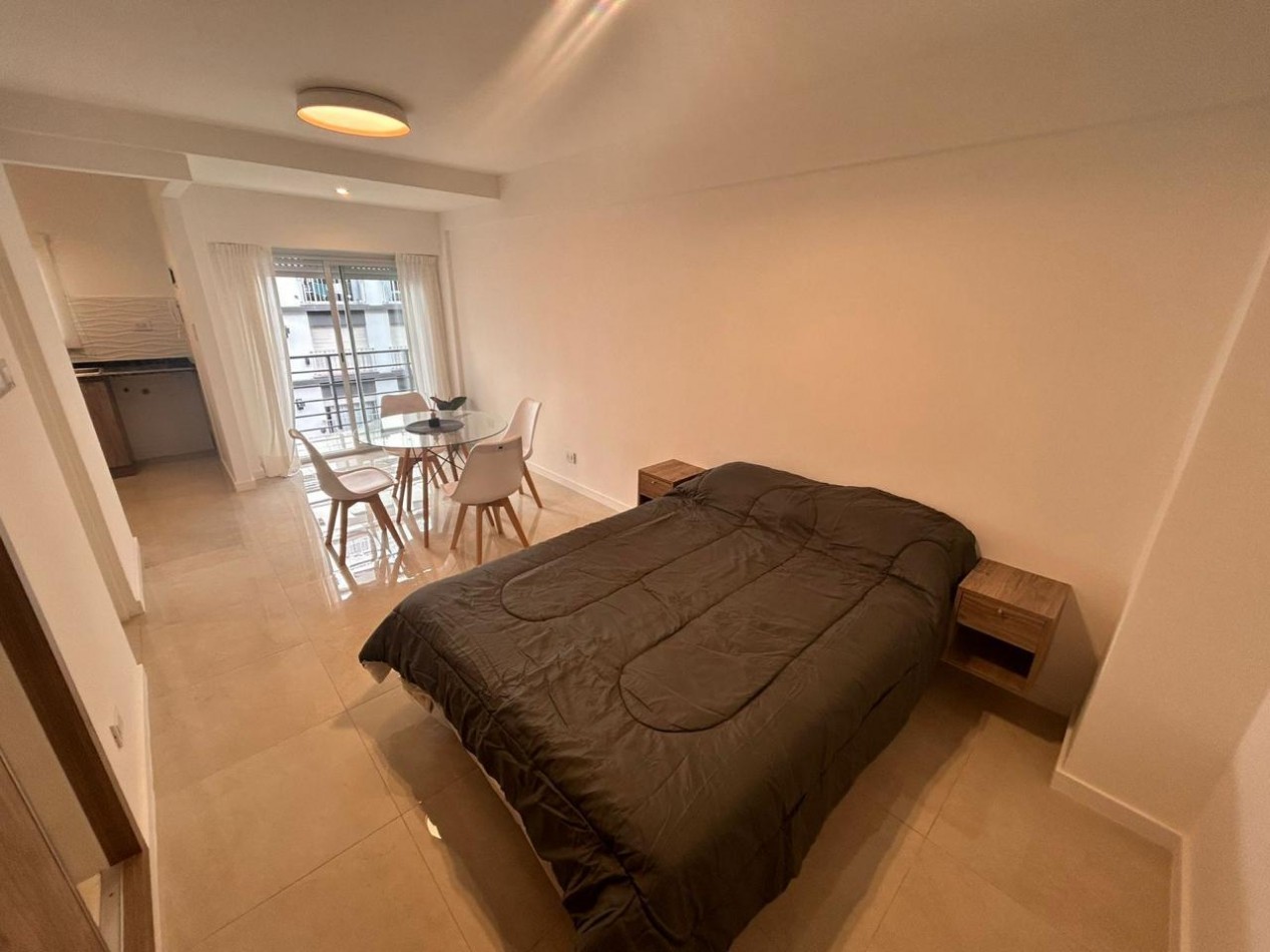 DEPARTAMENTO A LA CALLE CON BALCON Y VISTA LATERAL AL MAR - IDEAL INVERSION