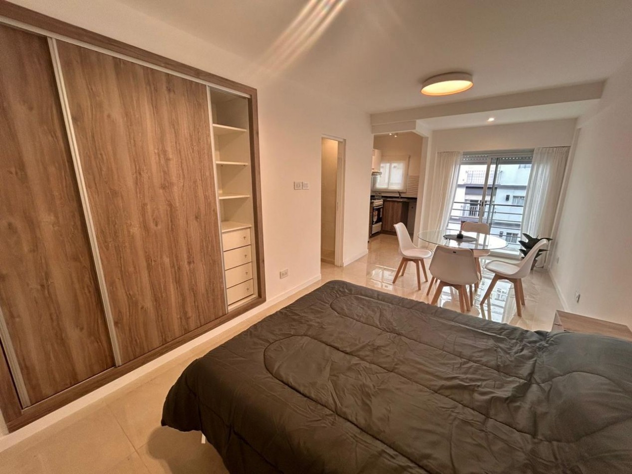 DEPARTAMENTO A LA CALLE CON BALCON Y VISTA LATERAL AL MAR - IDEAL INVERSION