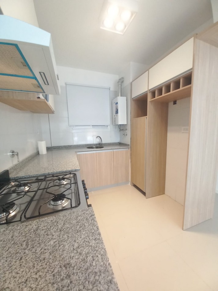 Departamento de 3 ambientes a la calle con balcon 