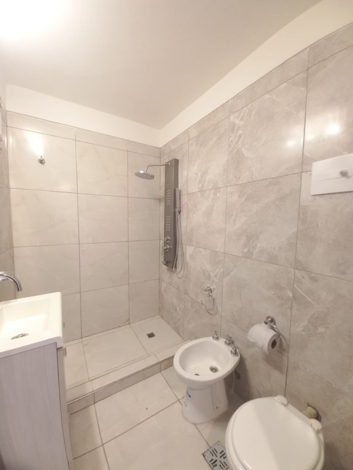 Departamento de 3 ambientes a la calle con balcon 