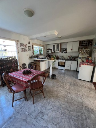 CASA 4 AMBIENTES CON COCHERA APTO CREDITO