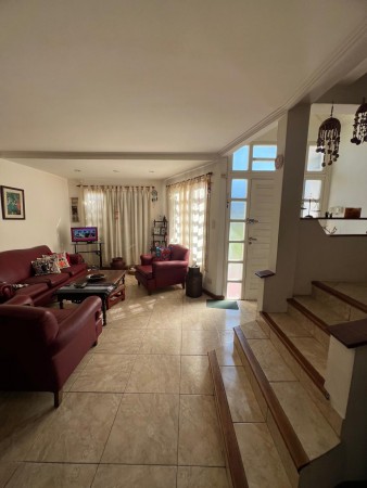 CASA 4 AMBIENTES CON COCHERA APTO CREDITO