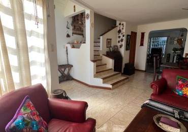 OPORTUNIDAD! 4 AMBIENTES CON COCHERA APTO CREDITO